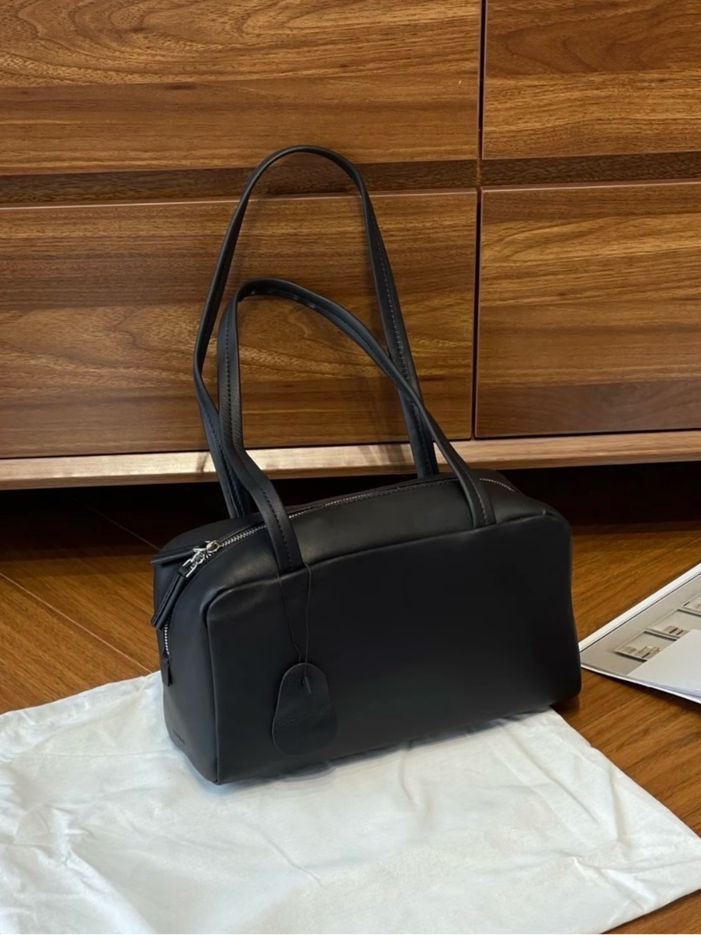 👜The Row Black Double-Handle Leather Shoulder Bag